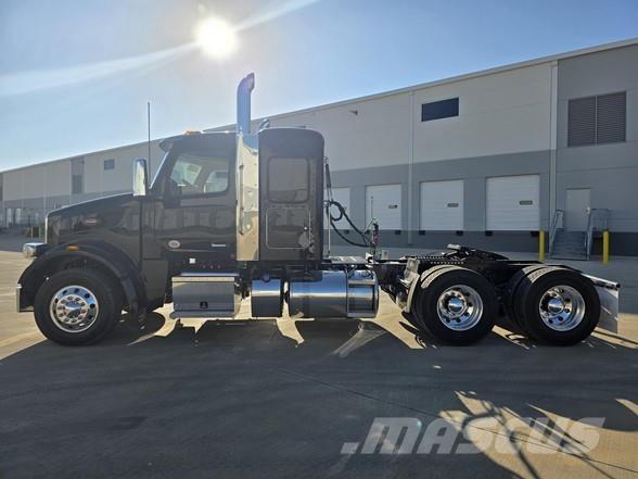 Peterbilt 567 Vetopöytäautot