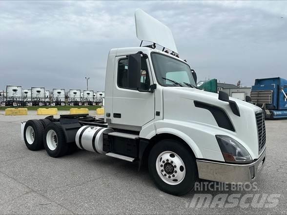 Volvo VNL42T300 Vetopöytäautot