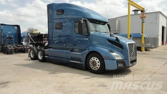 Volvo VNL64T760 Vetopöytäautot