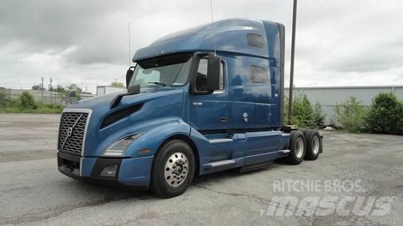 Volvo VNL64T760 Vetopöytäautot