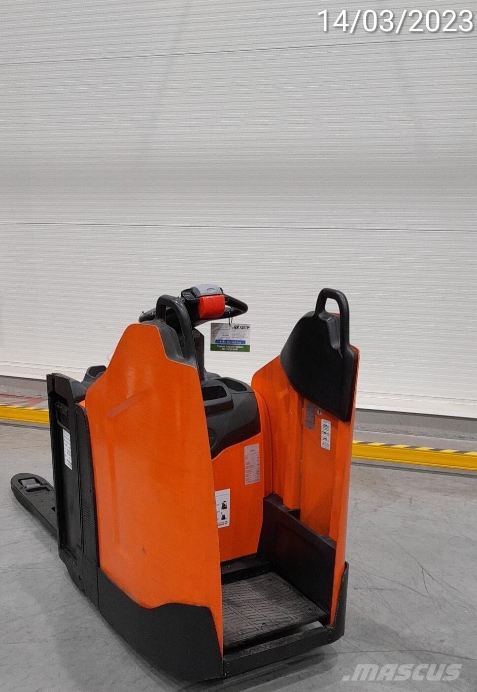 BT LPE200 Lavansiirtotrukit ajotasolla