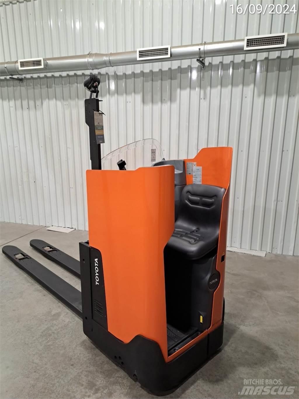 BT LSI200 Pumppukärryt