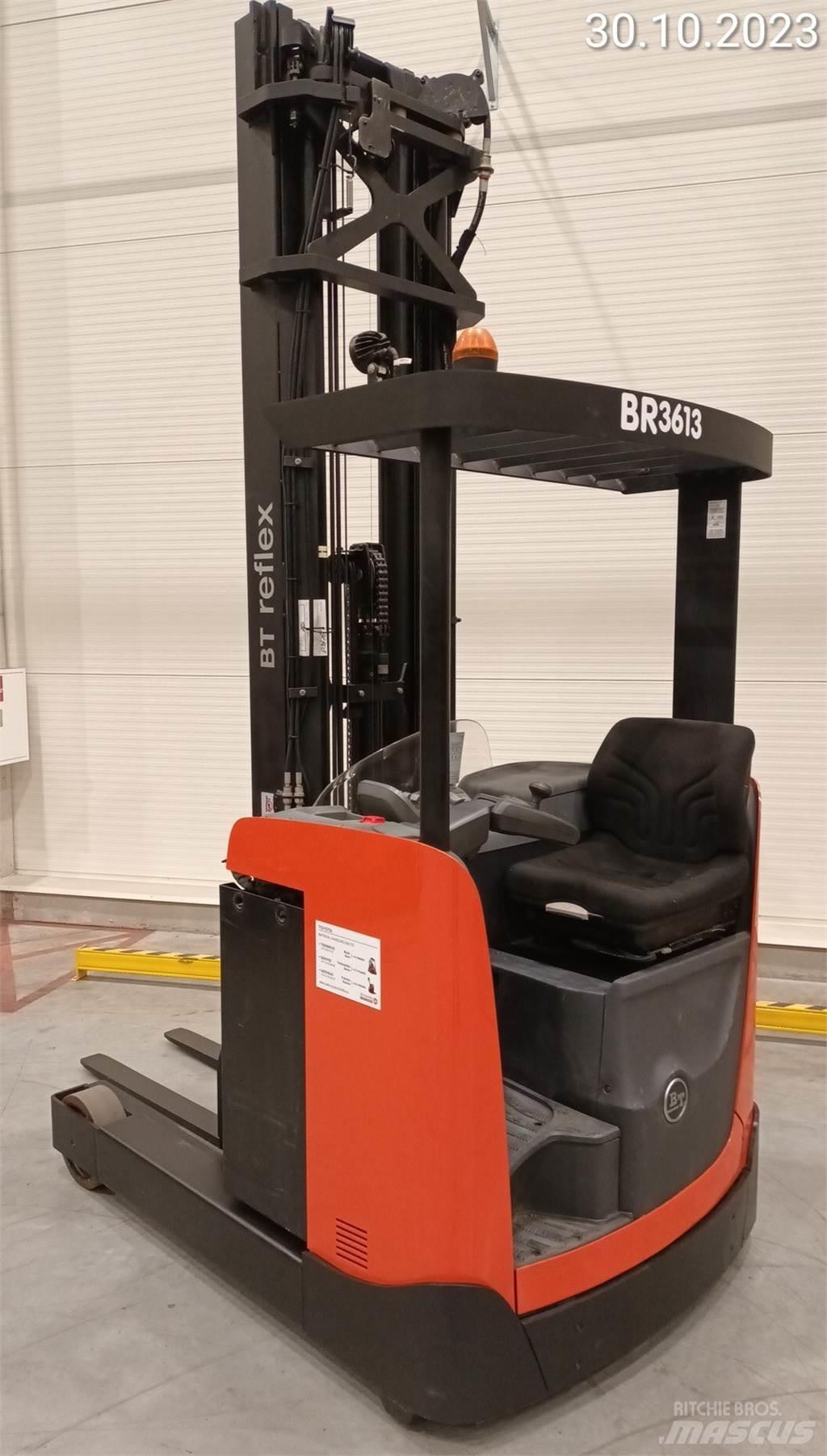 BT RRE140B Työntömastotrukit
