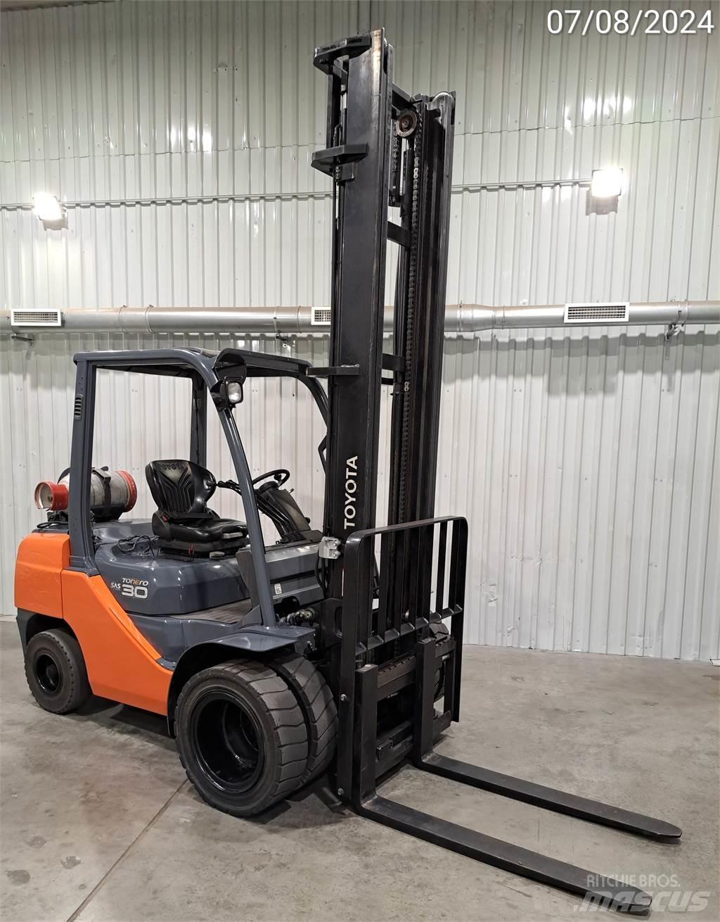 Toyota 02-8FGF30 Nestekaasutrukit