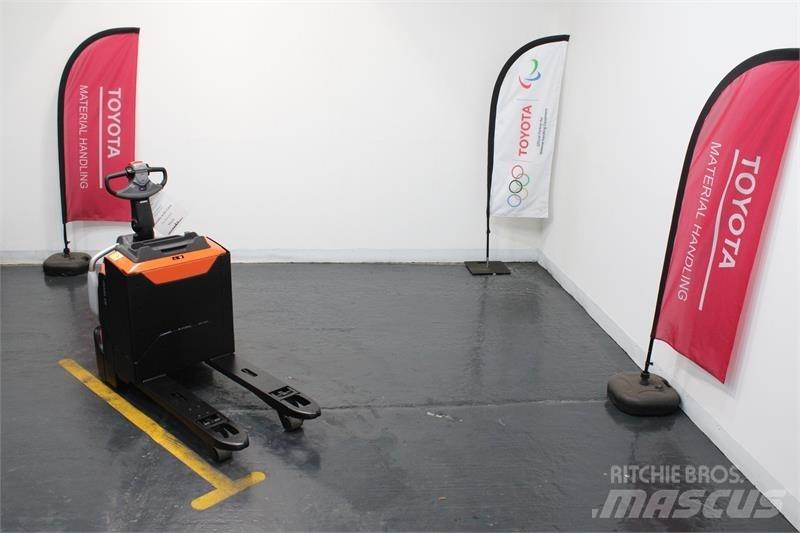 BT LPE200 Lavansiirtotrukit ajotasolla