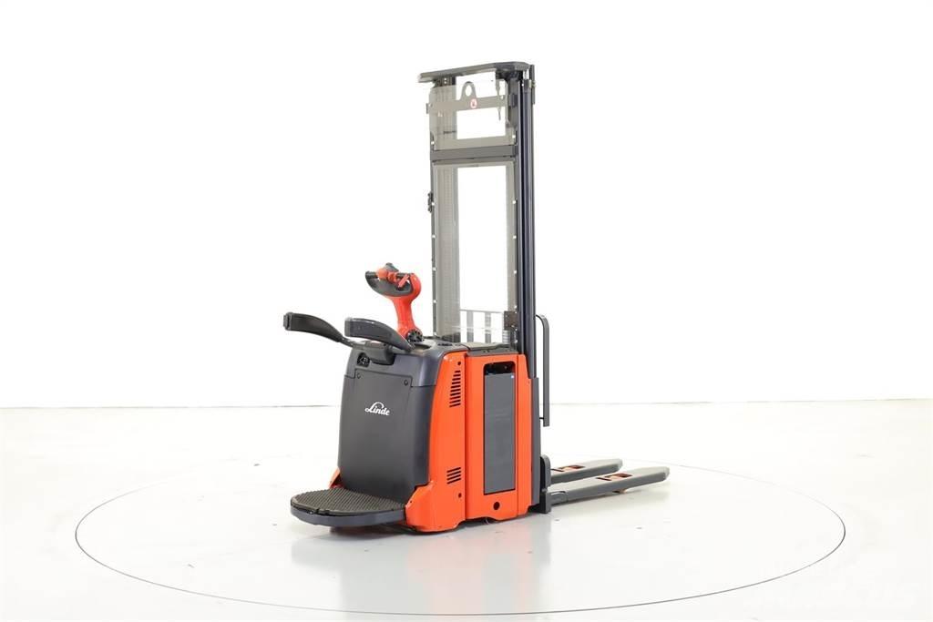 Linde L12AP Ajettavat pinoamisvaunut