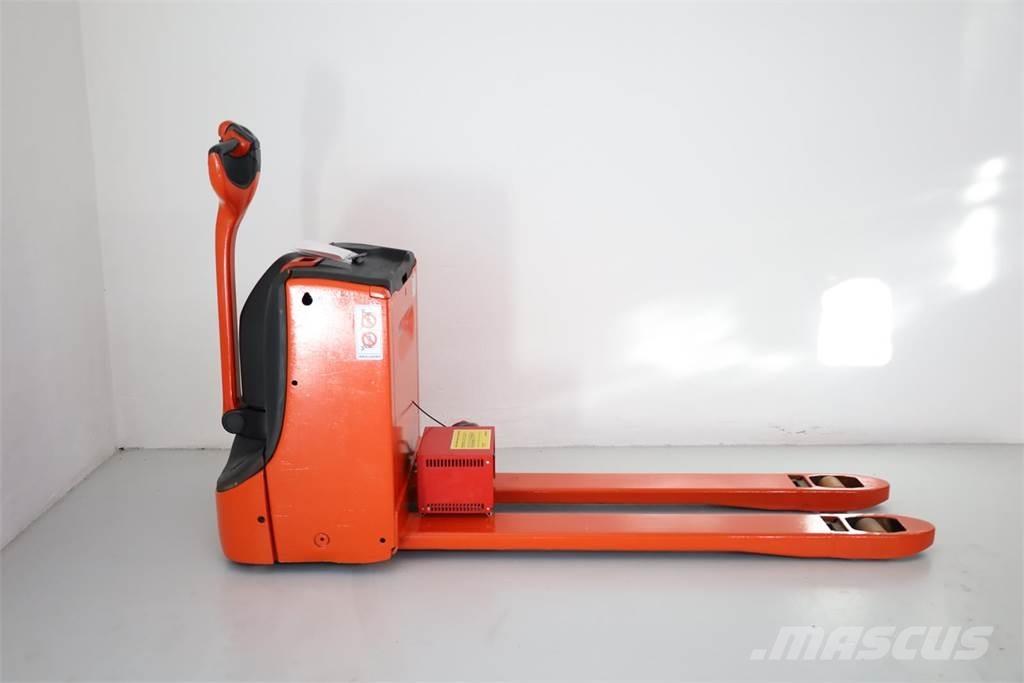 Linde T-18 Lavansiirtotrukit