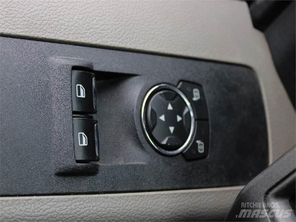 Ford F550 Nostolava-autot