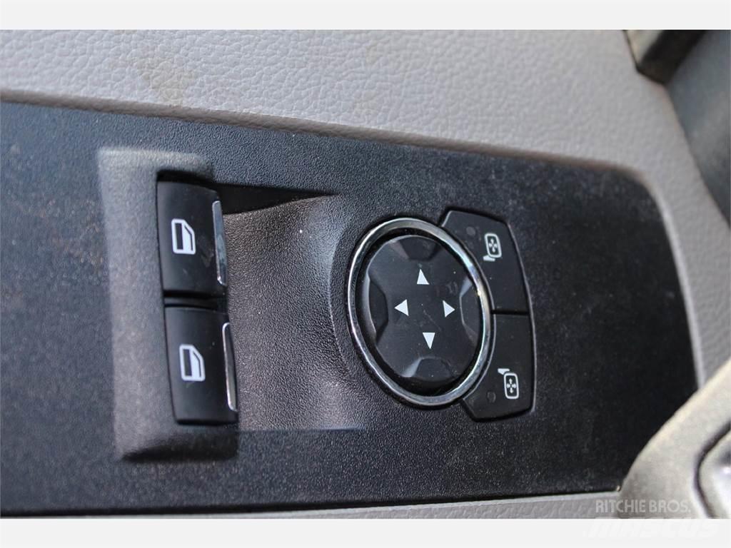 Ford F550 Nostolava-autot