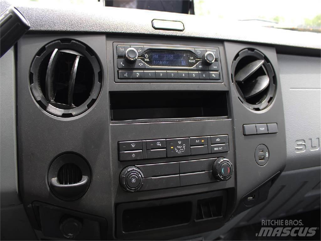 Ford F650 Tienhoitoautot