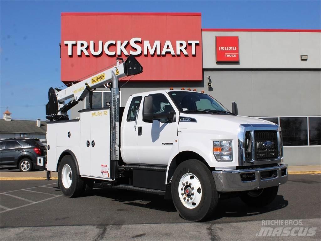 Ford F750 Nosturiautot
