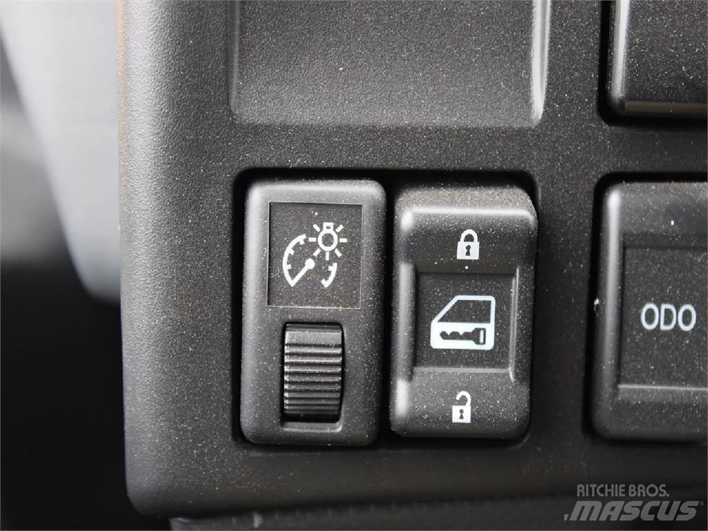 Isuzu NRR Vaihtolava-autot