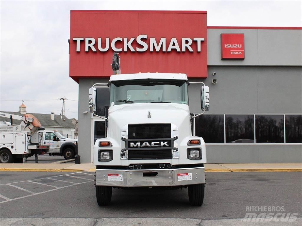 Mack MD6 Tienhoitoautot