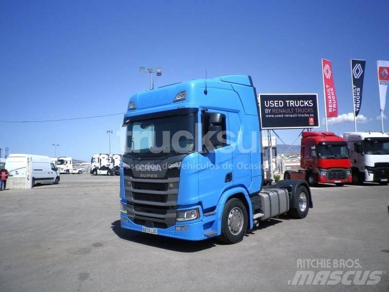 Scania R450 Vetopöytäautot
