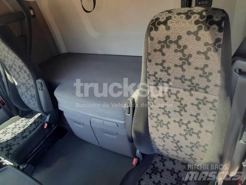 Scania S450 Vetopöytäautot