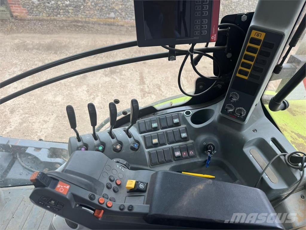 CLAAS AXION 800 Traktorit