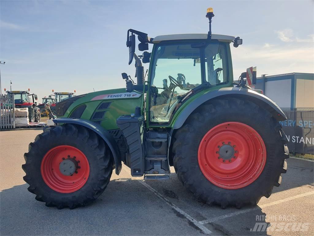 Fendt 718 VARIO S4 Traktorit