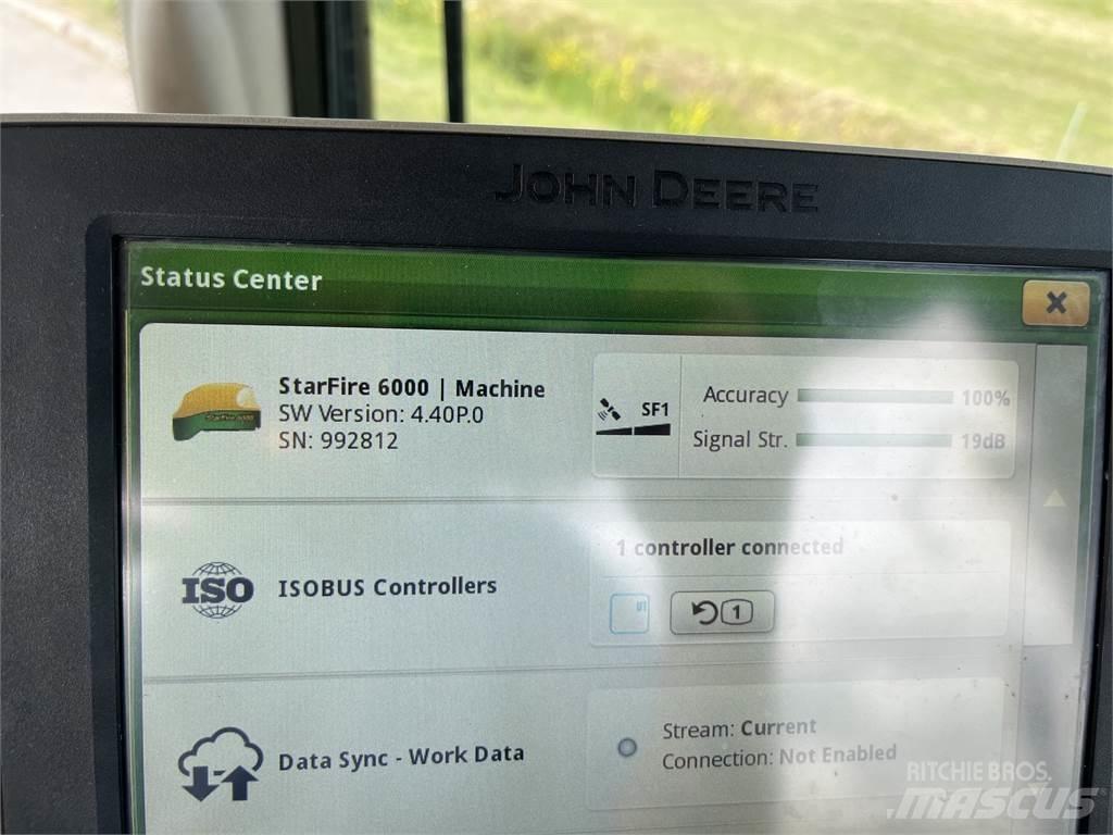 John Deere 6215R Traktorit