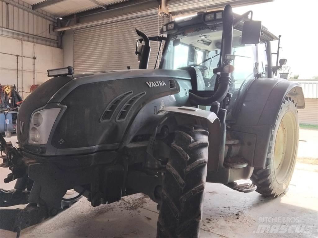 Valtra T183V Traktorit