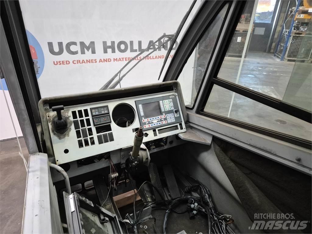  C.T.2 upper cabin Ohjaamo ja sisusta