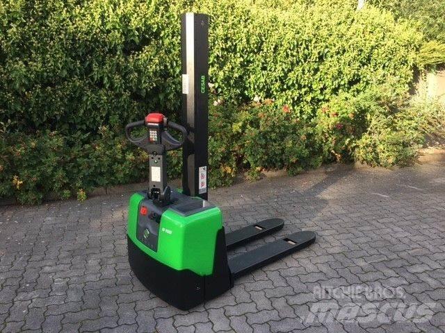 Cesab S110 Käyden ajettavat pinoamistrukit