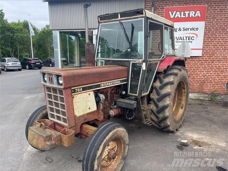 IH 784 Traktorit