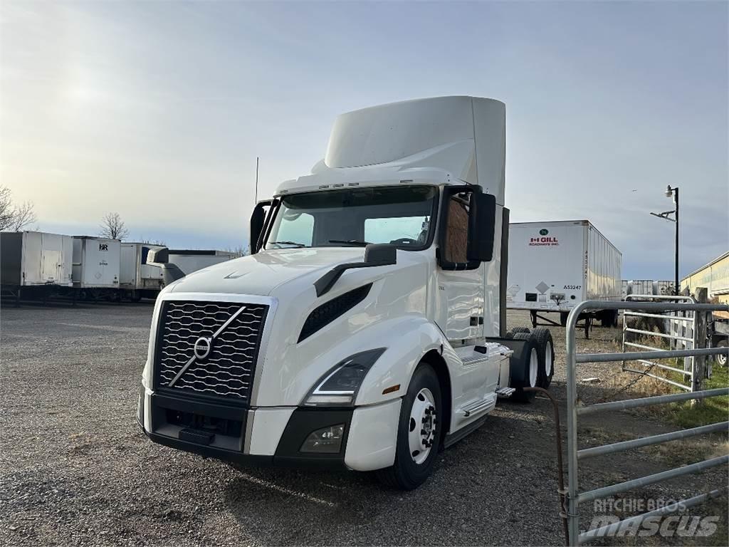 Volvo VNL300 Vetopöytäautot