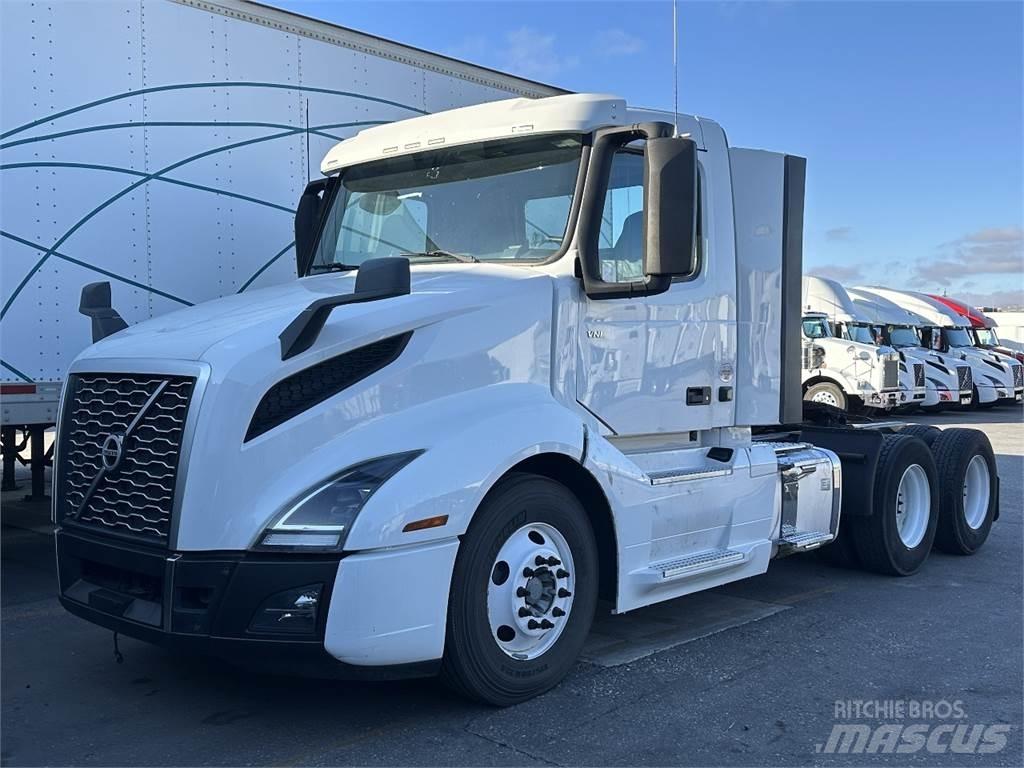 Volvo VNL300 Vetopöytäautot