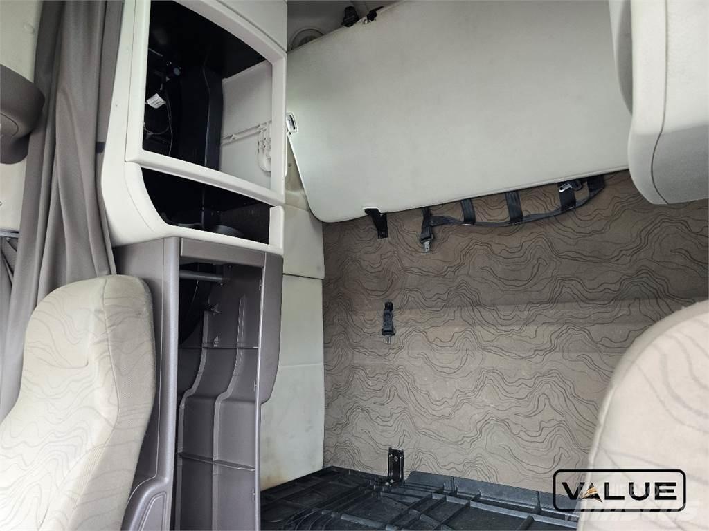 Volvo VNL670 Vetopöytäautot