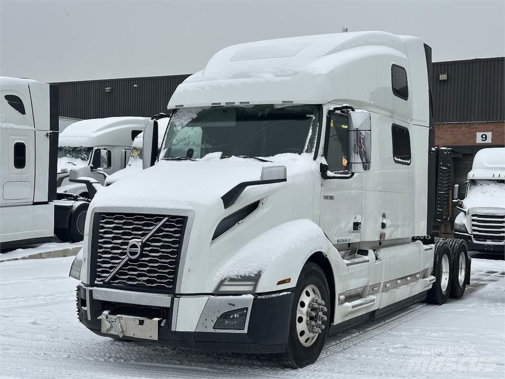 Volvo VNL860 Vetopöytäautot