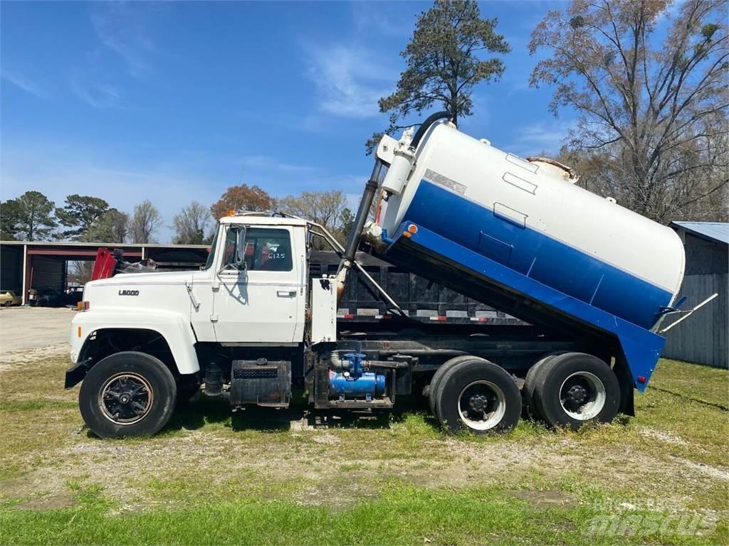 Ford L8000 Muut koneet