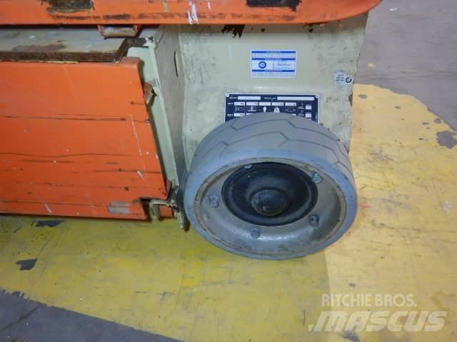 JLG 1230ES Henkilönostimet ja nostolaitteet