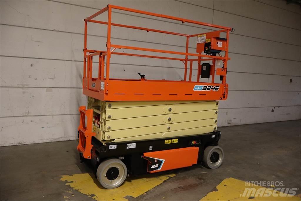 JLG 3246ES Saksilavat