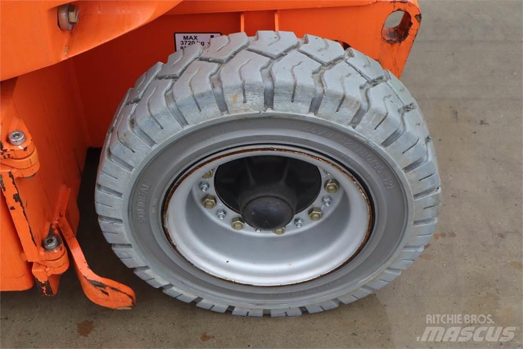 JLG E300AJP Kuukulkijat