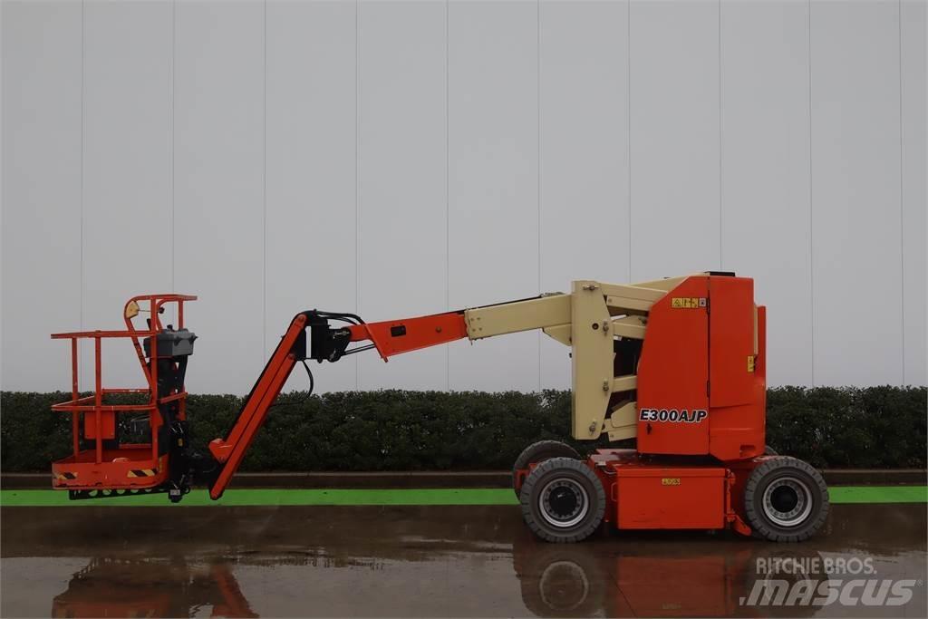 JLG E300AJP Kuukulkijat