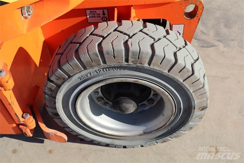 JLG E300AJP Kuukulkijat