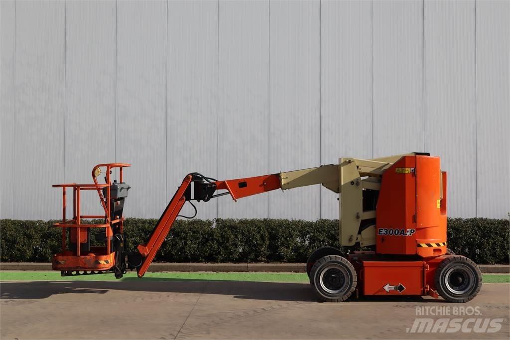 JLG E300AJP Kuukulkijat