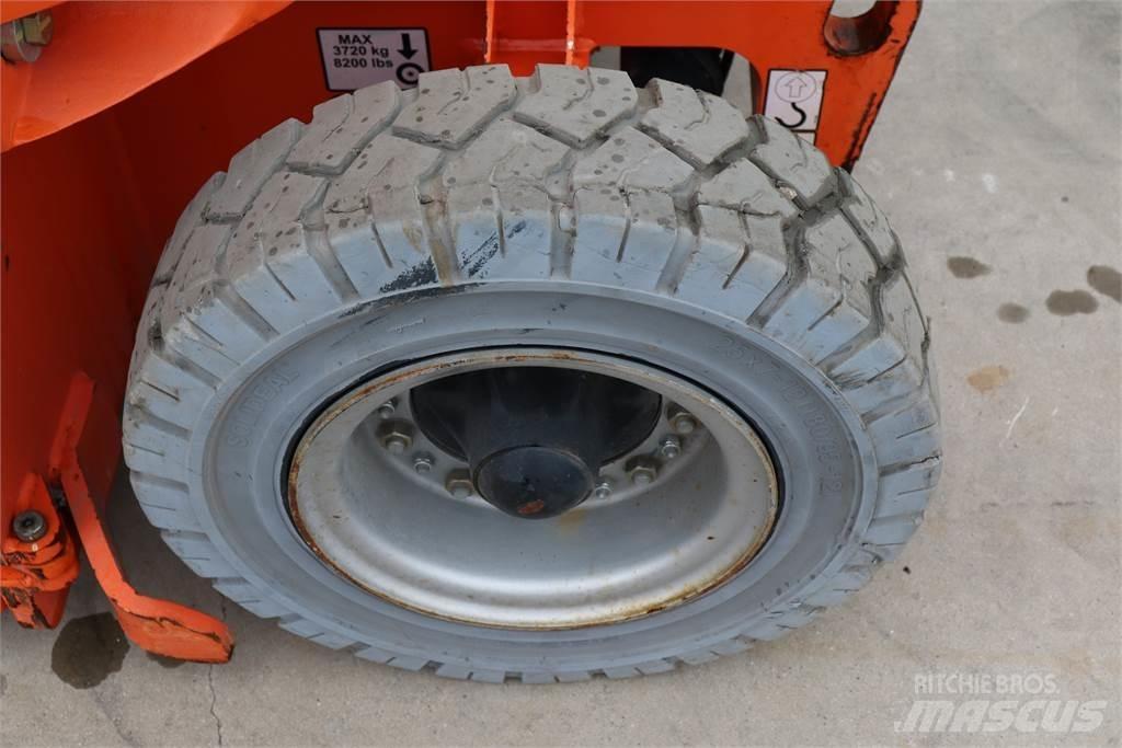 JLG E300AJP Kuukulkijat