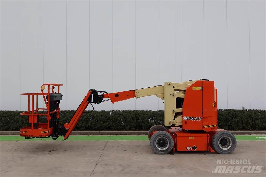 JLG E300AJP Kuukulkijat