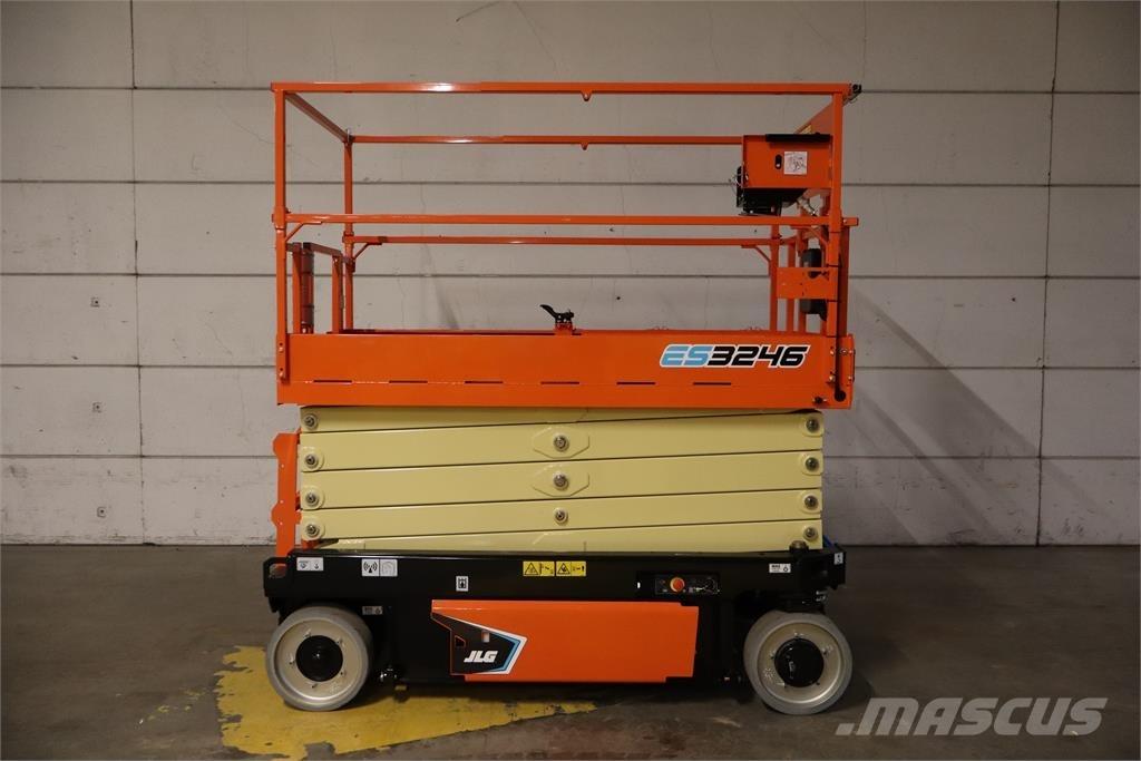 JLG ES3246 Saksilavat