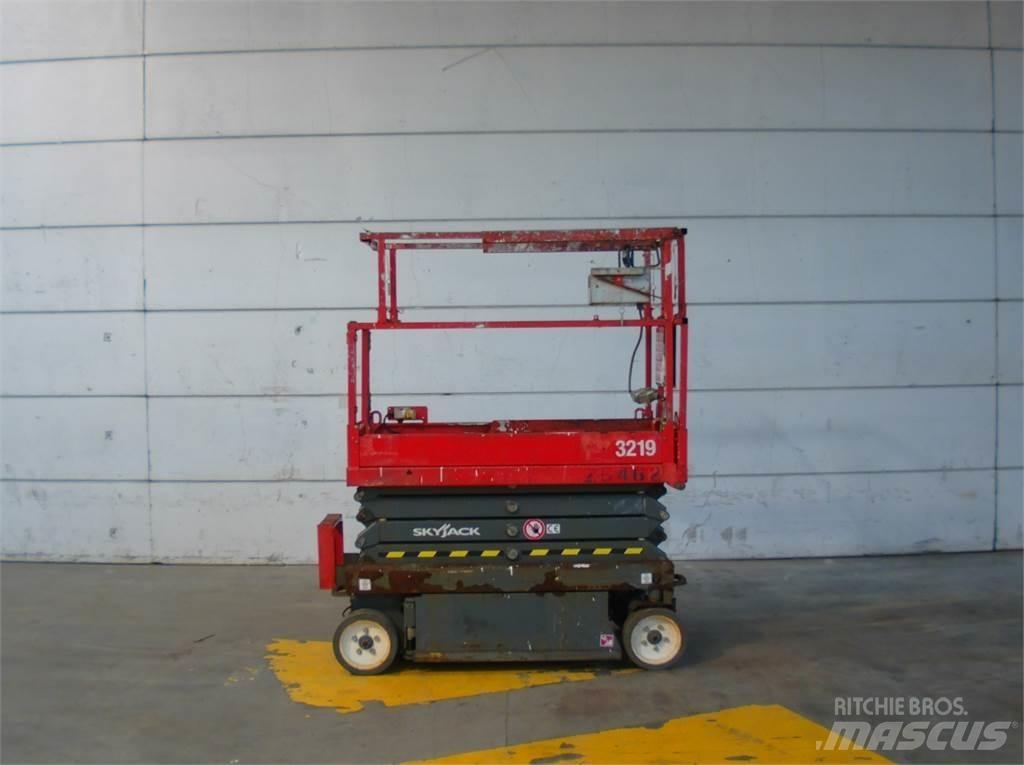 SkyJack SJ3219 Saksilavat