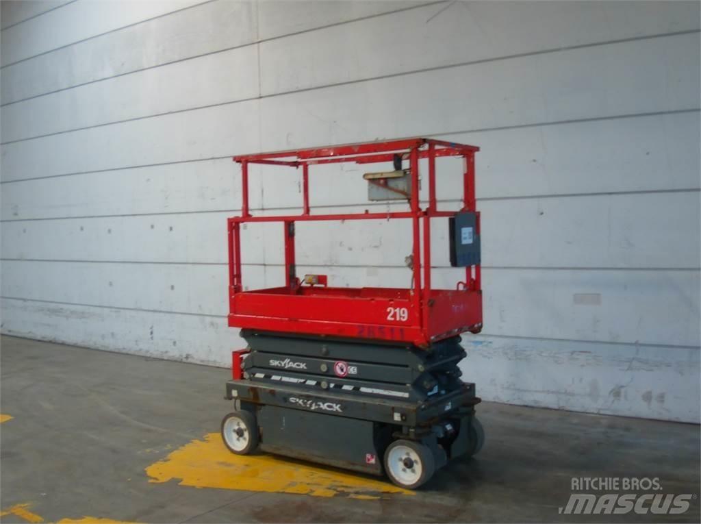SkyJack SJ3219 Saksilavat