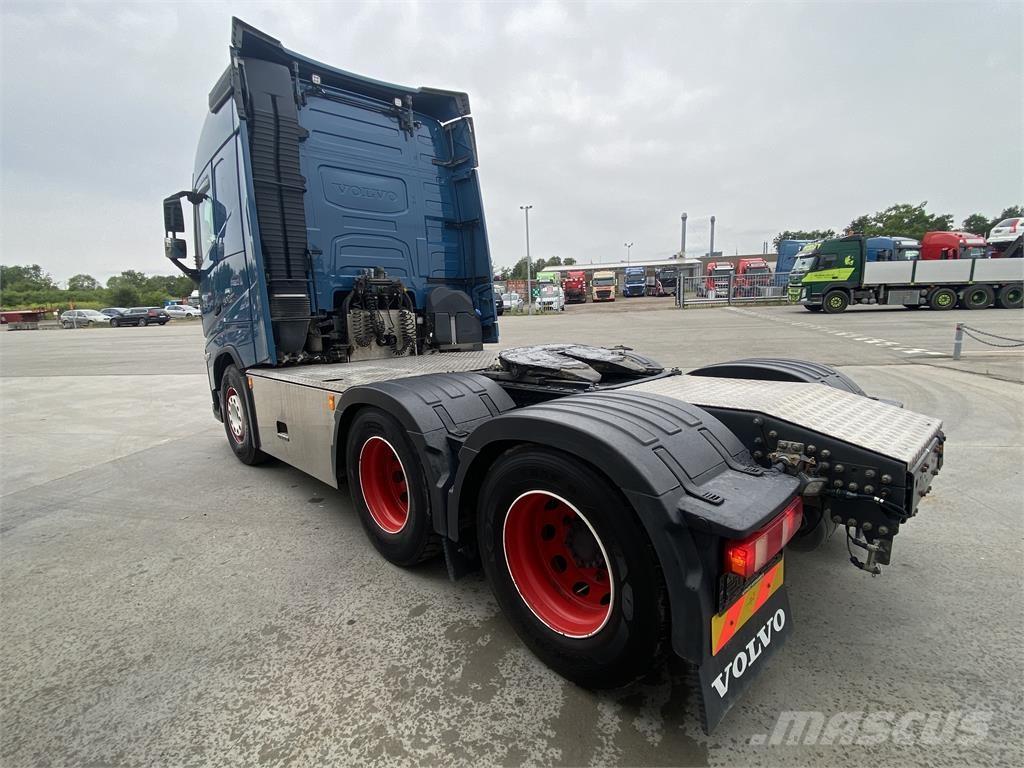 Volvo FH 6x4 Vetopöytäautot