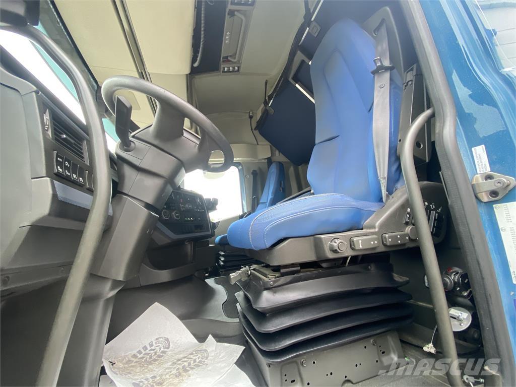 Volvo FH 6x4 Vetopöytäautot