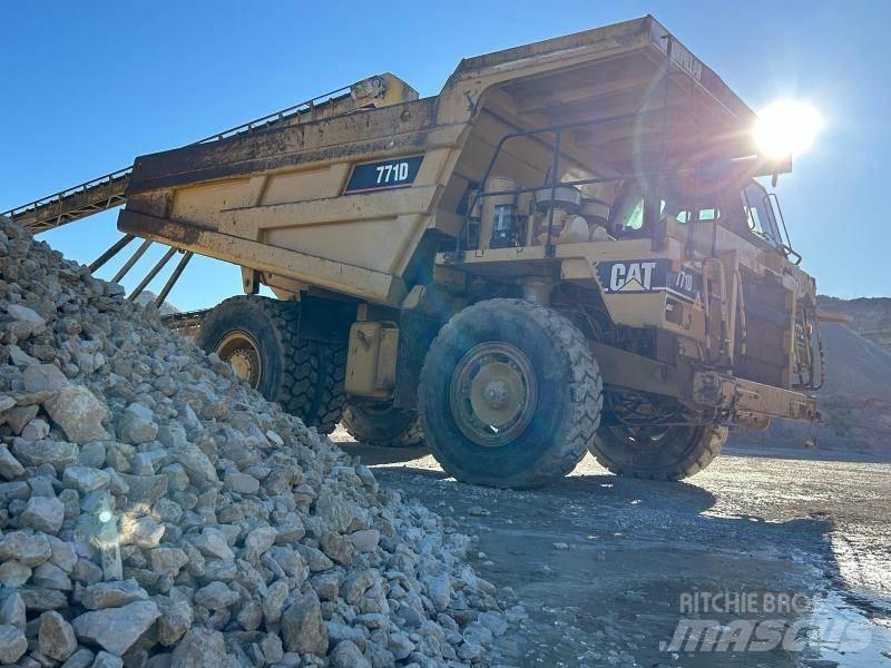 CAT 771D Maansiirtoautot