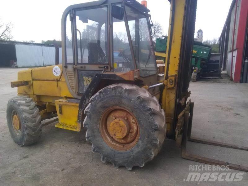 JCB 930 Maastotrukit