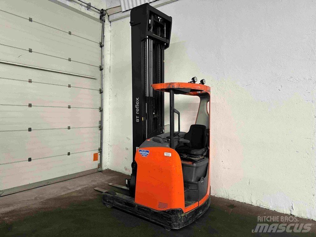 BT RRE 140 - TRIPLEX 9 m Työntömastotrukit