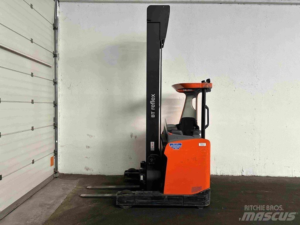 BT RRE 140 - TRIPLEX 9 m Työntömastotrukit