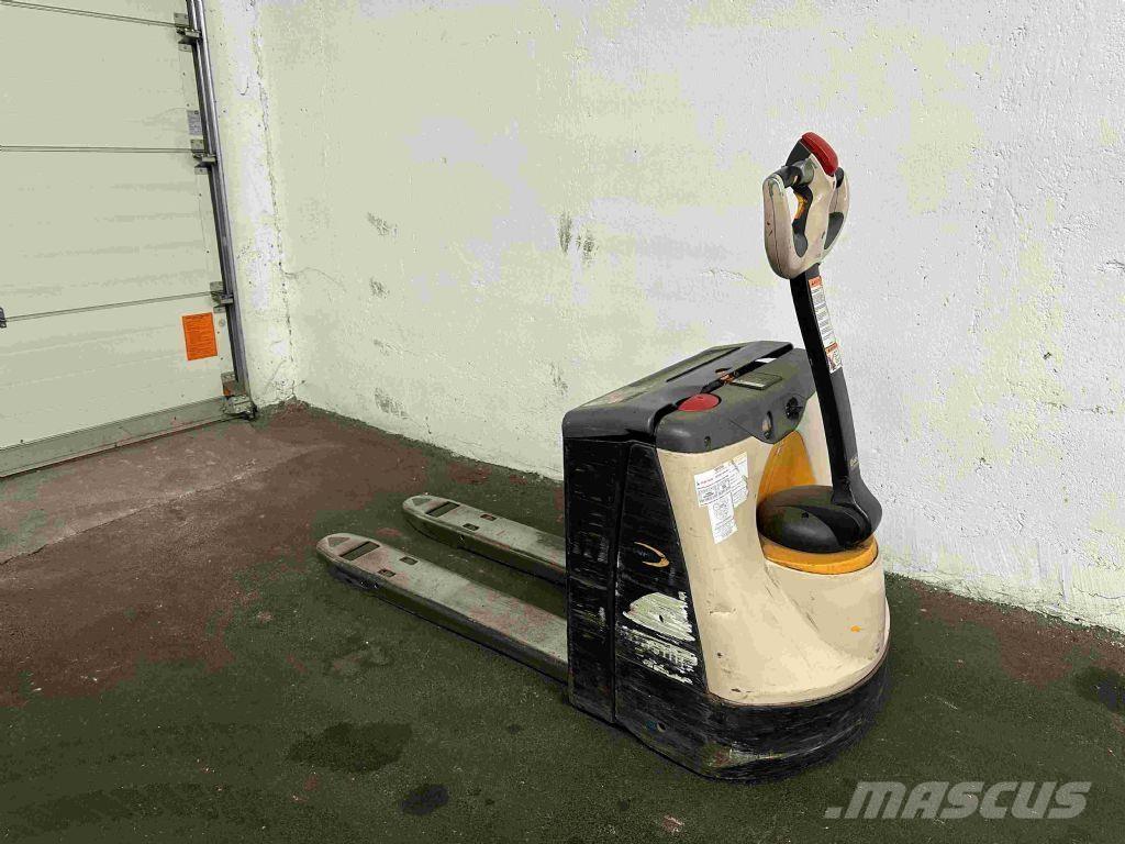 Crown WP 3015 Lavansiirtotrukit