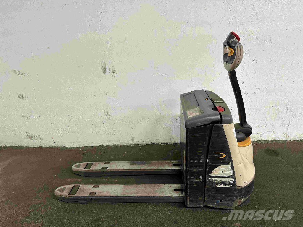 Crown WP 3015 Lavansiirtotrukit